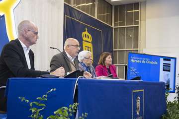 El Cabildo ratifica su compromiso de preservar la Memoria Histórica en la presentación del libro 'Héroes de chabola'/TA.
